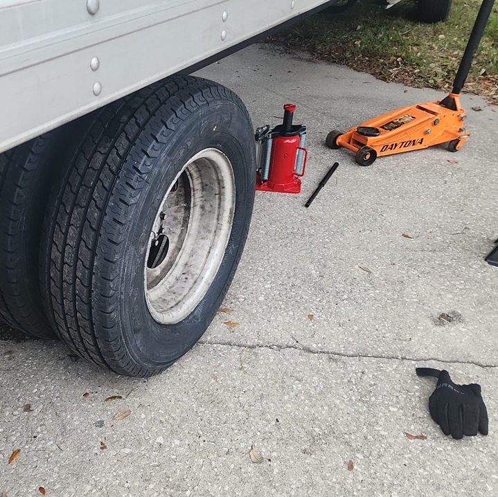 Commercial truck tire service in Miami-Dade County